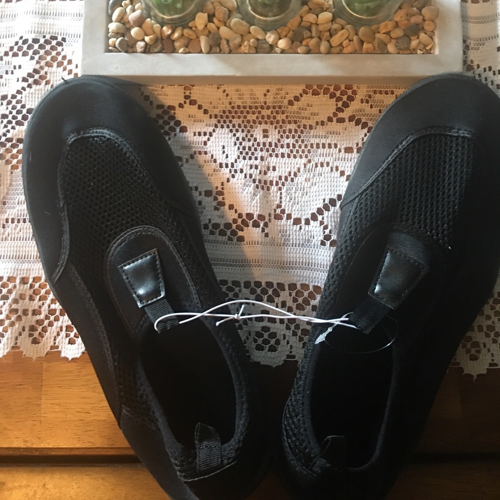 Brand new men’s size 11 water shoes